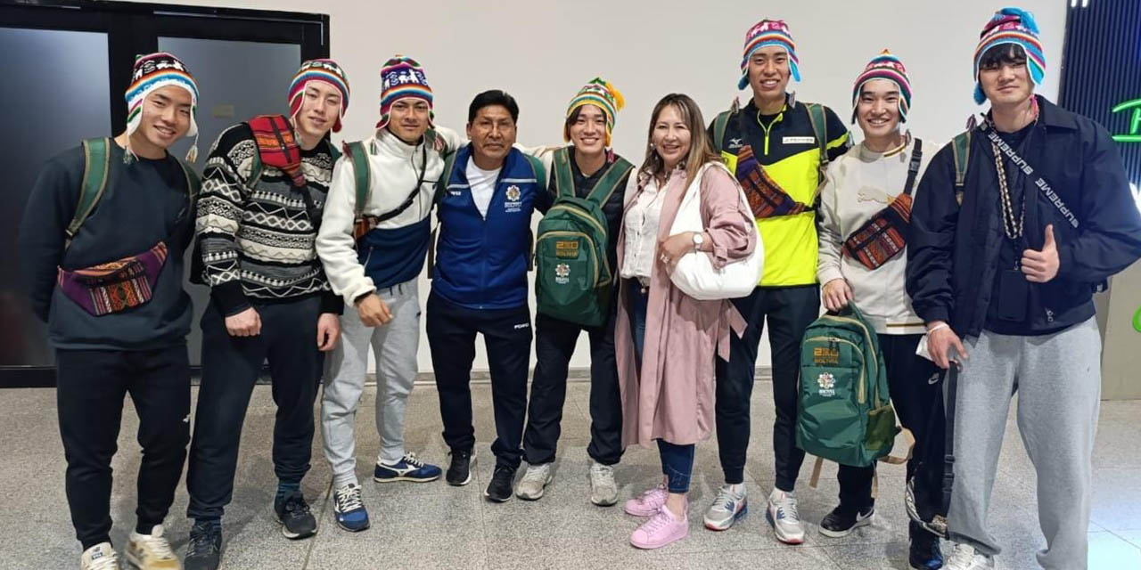 Los capacitadores japoneses a su arribo al aeropuerto.