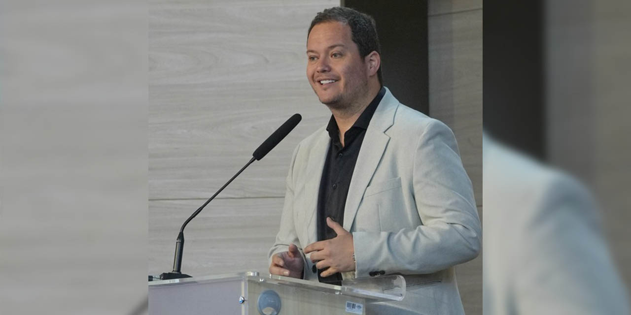 Armin Dorgathen, presidente de la estatal YPFB.