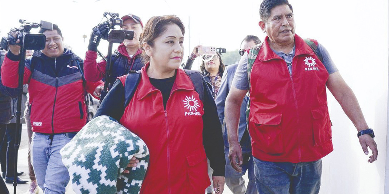La líder del extinto partido PAN-BOL, Ruth Nina.
