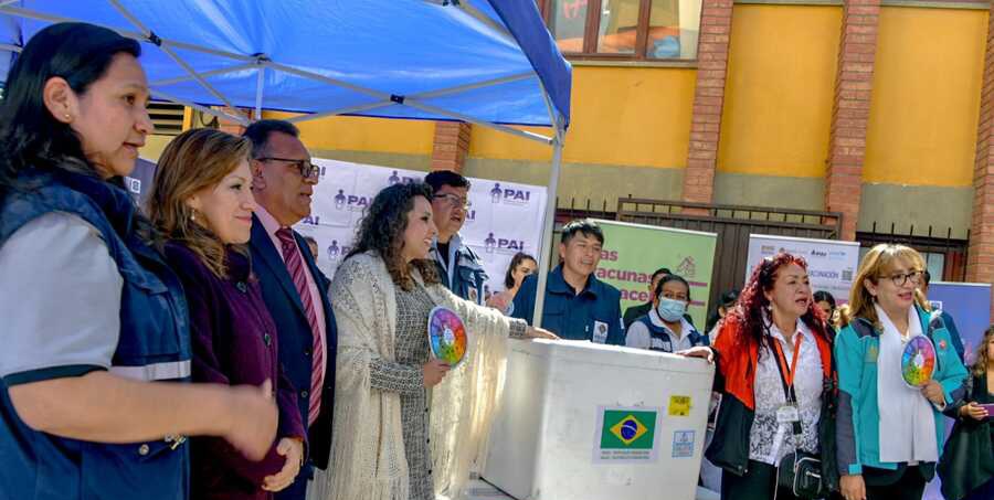 El Ministerio de Salud entrega vacunas a los Sedes departamentales del país.