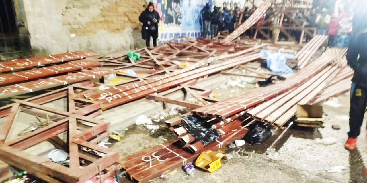 Las estructuras quedaron en el suelo de la avenida Sevilla, en la ciudad de Potosí.