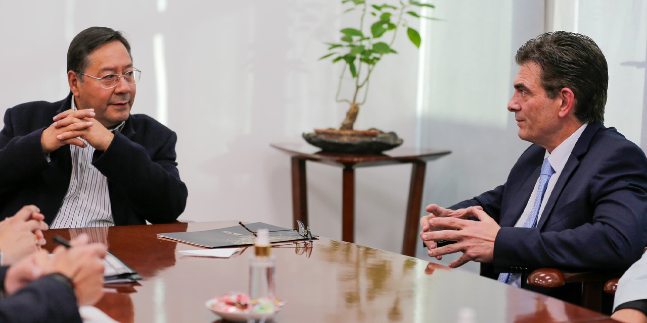 El presidente Luis Arce con el candidato Rodrigo Paz, en una reunión en La Paz.