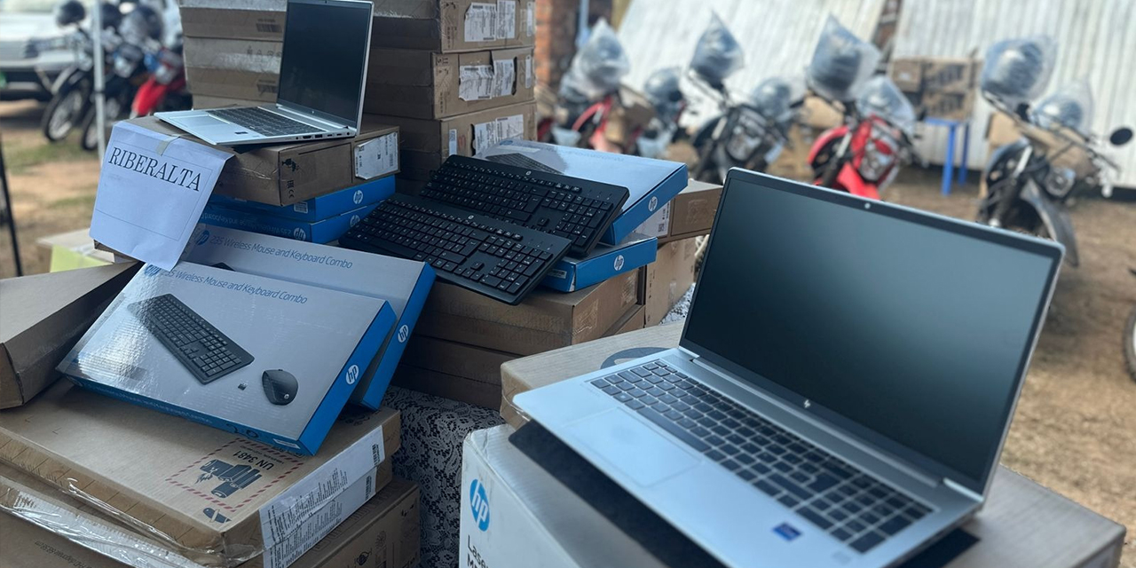 Los portátiles que fueron entregados al centro de salud de Riberalta.