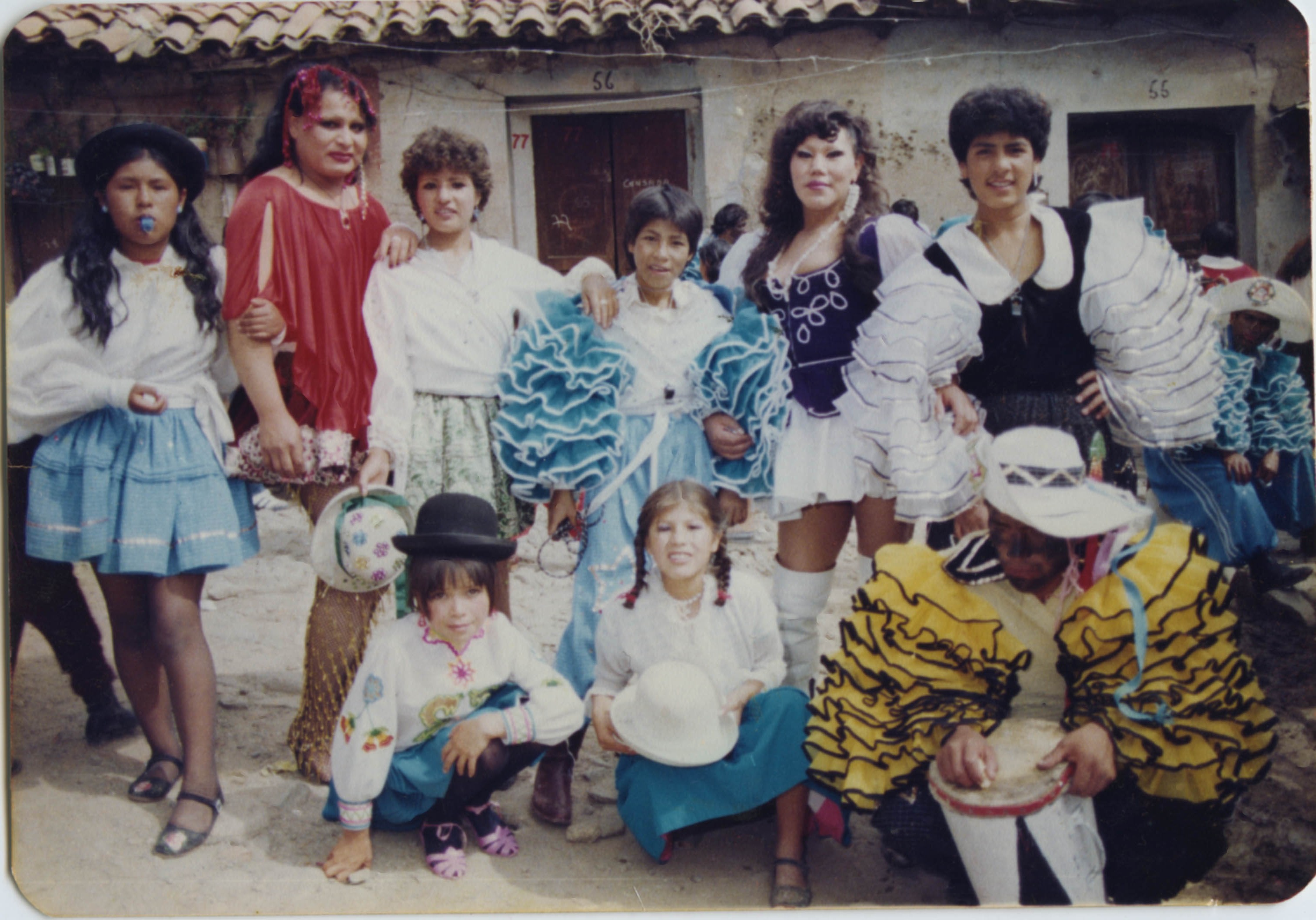 Juana Carrasco Pula y otras de sus amigas en la Fiesta de Santa Barbara años 80