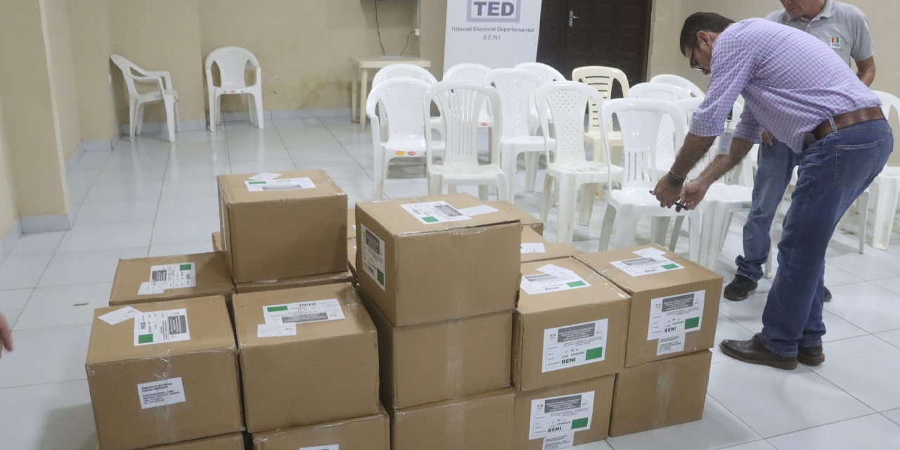 Las 30 cajas de las papeletas de sufragio para la segunda vuelta. Foto: TED Beni