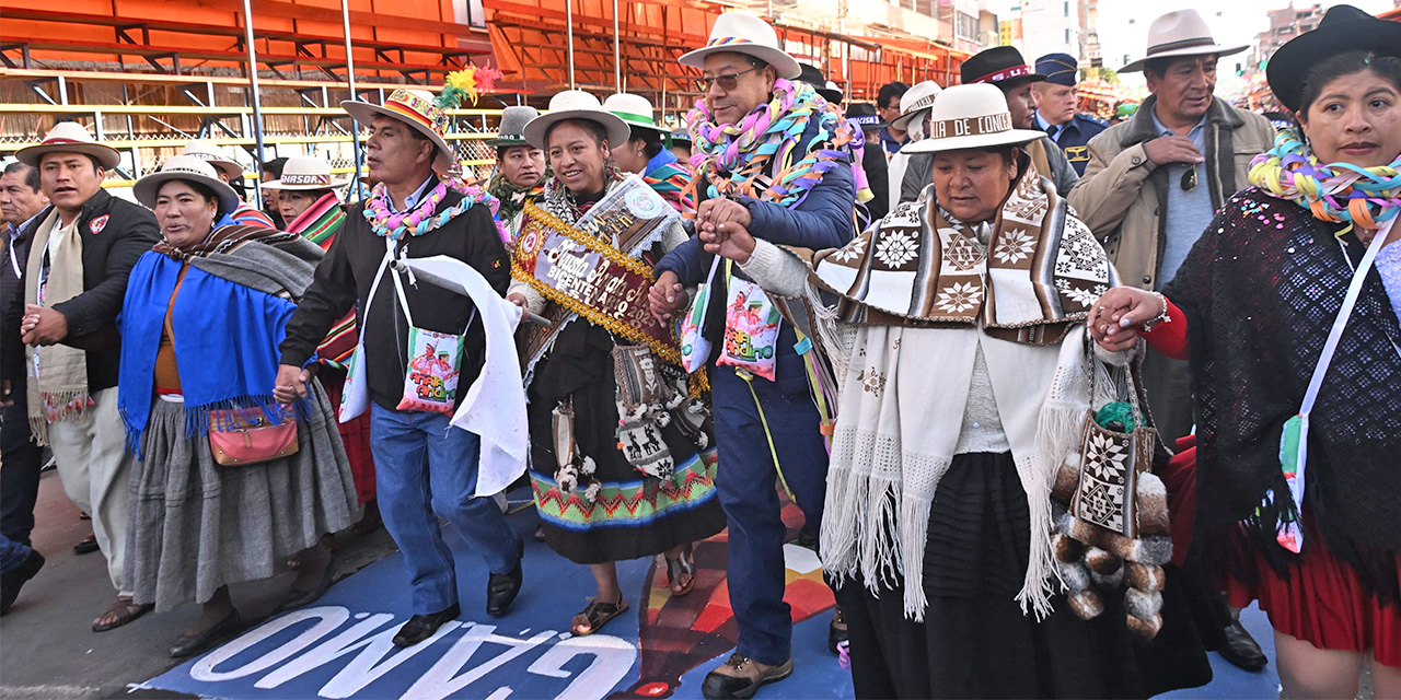 Arce inaugura el Anata Andino del Bicentenario con danzas ancestrales y una wajta