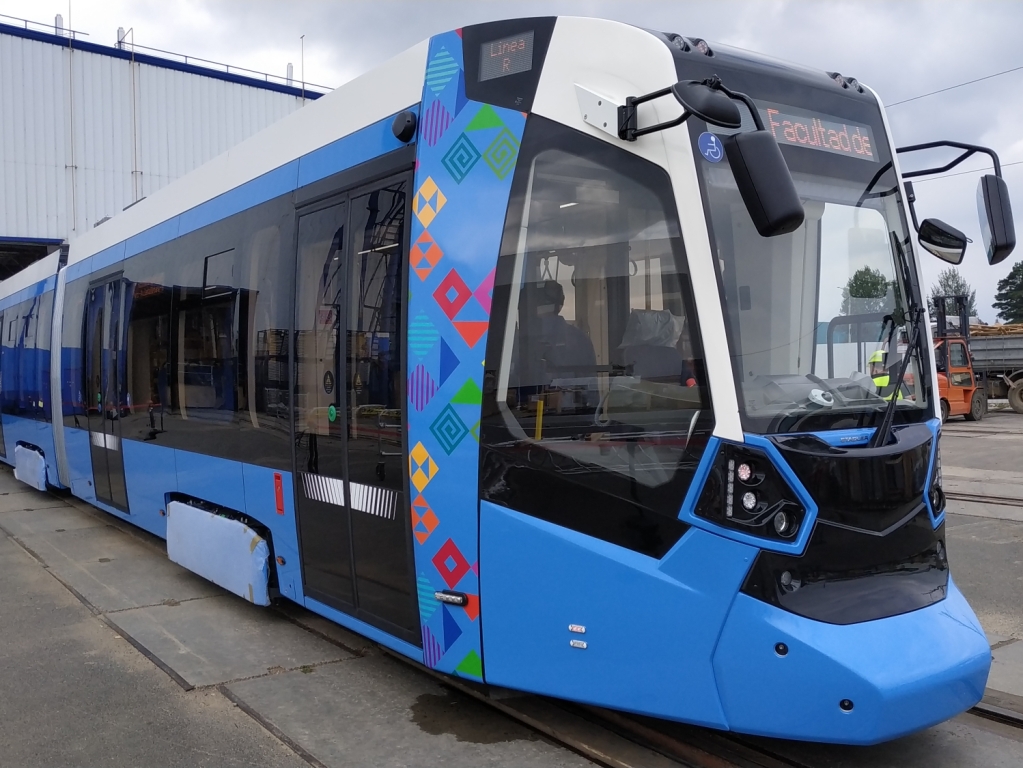 tram stadler bolivia2