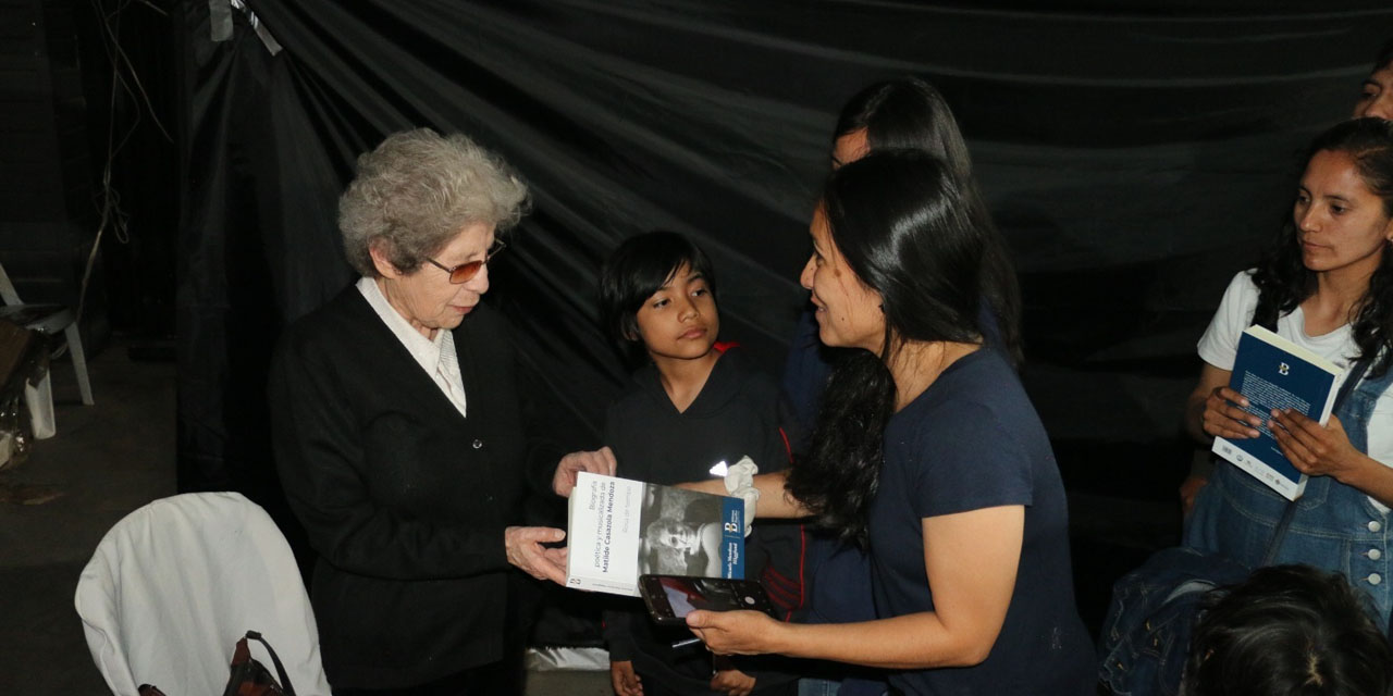 Presentan la biografía inédita de Matilde Casazola en la Feria del Libro de Cochabamba