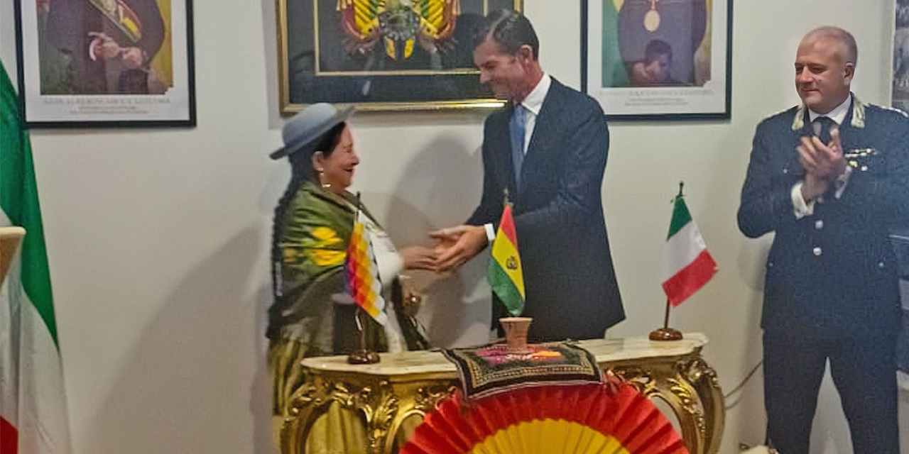 Bolivia logra recuperar una valiosa pieza tiwanacota 