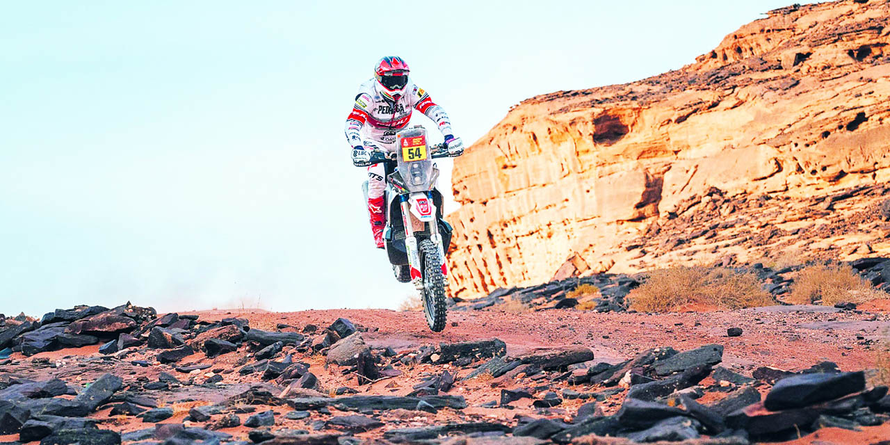 El piloto Daniel Nosiglia en plena carrera por el desierto de Arabia Saudita