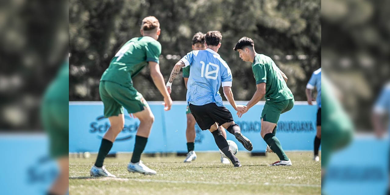 Una escena del amistoso que jugaron las selecciones Sub-20 de Uruguay y Bolivia.