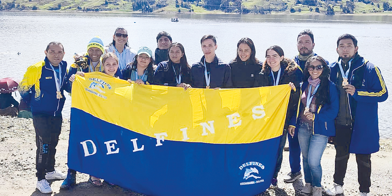 El equipo Delfines, uno de los ganadores del nacional de aguas abiertas de natación.