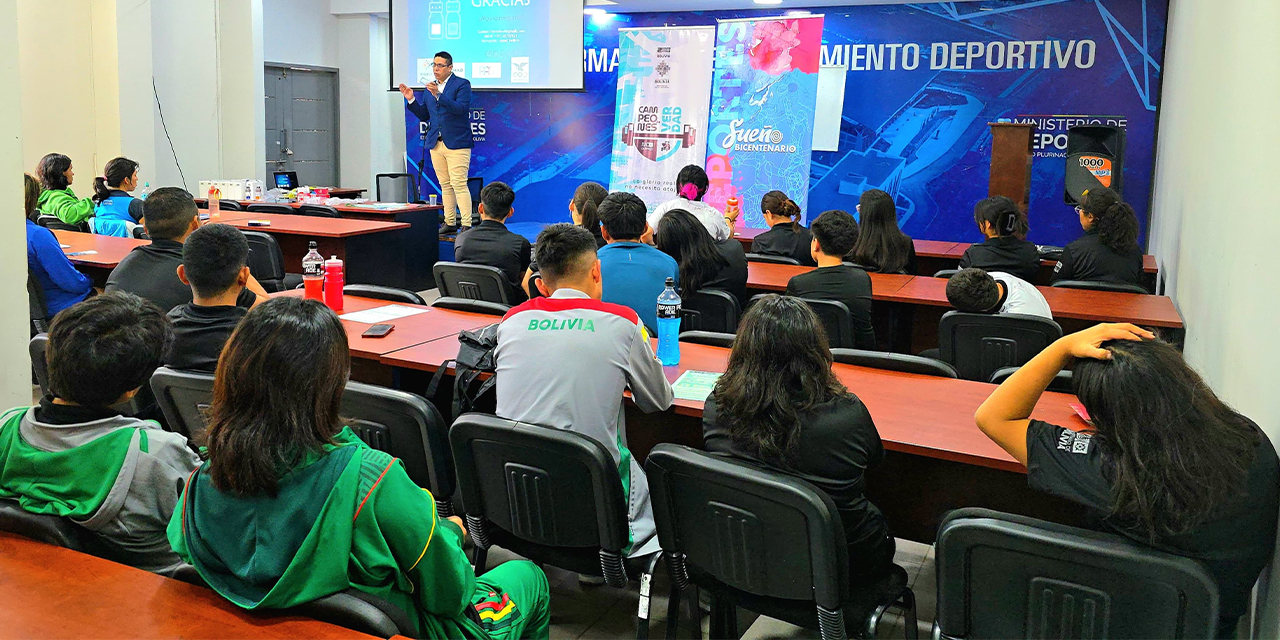 Becarios participan en el taller formativo para prevenir el dopaje