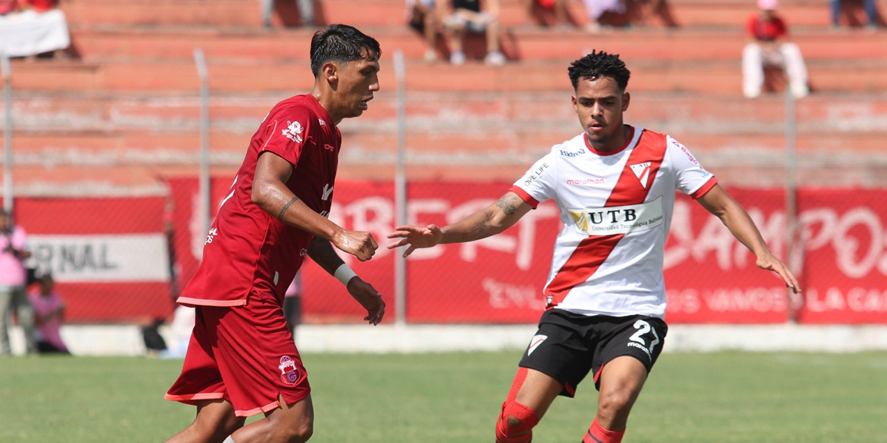 Una incidencia del duelo entre Guabirá y Always, que se disputó en el estadio de Montero.