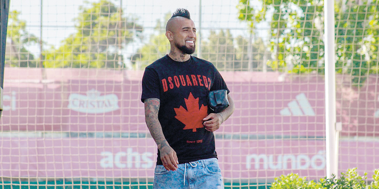 Arturo Vidal es uno de los convocados en Chile.