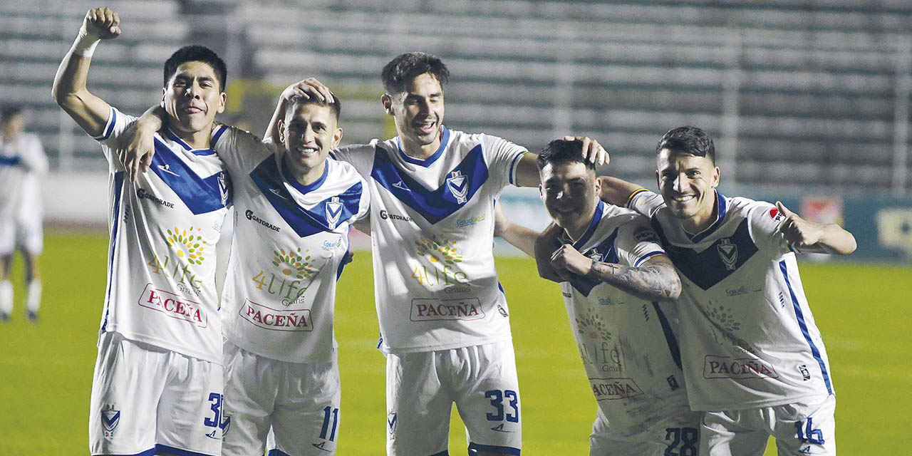 Jugadores del equipo orureño celebran la victoria ante uno de los equipos más pintados.