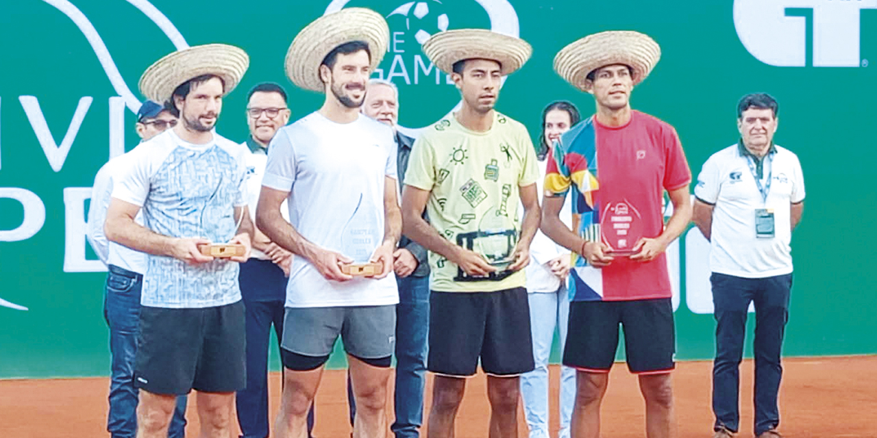 El podio de los ganadores en dobles del Open Bolivia.