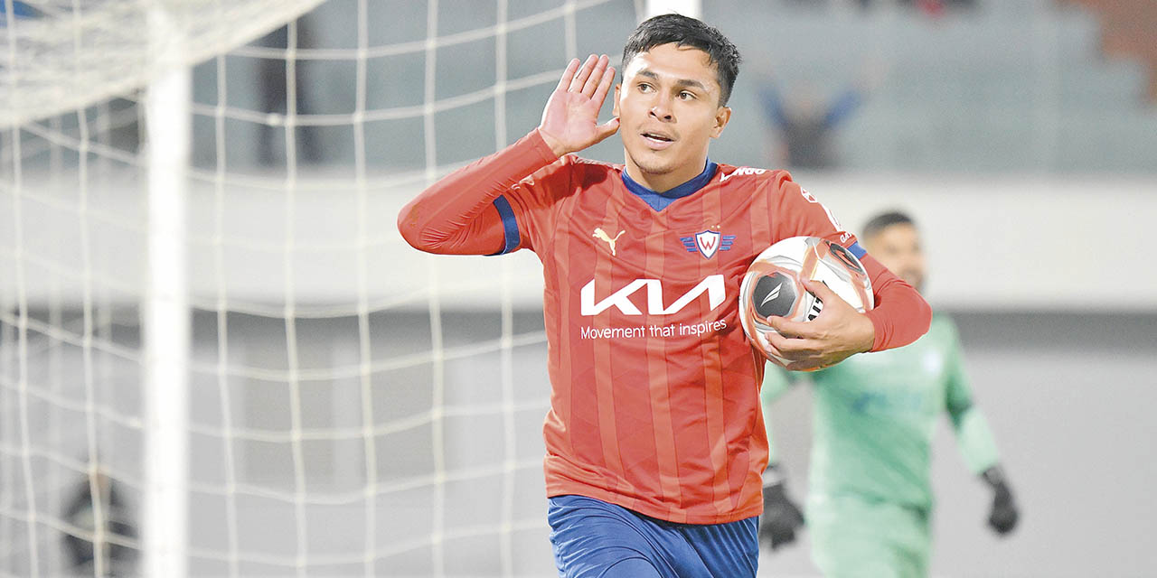 Héctor Bobdilla celebra el gol de Wilstermann.