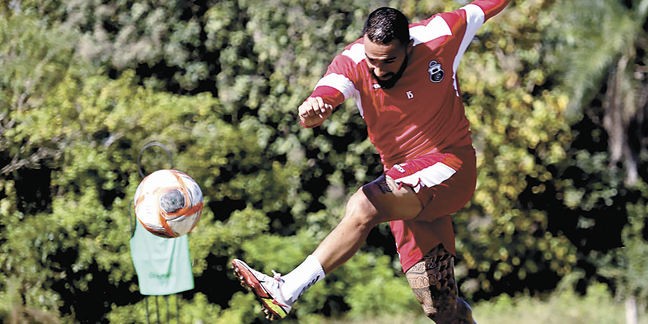 Rafael Mollercke es el armador de juego ofensivo del equipo montereño.
