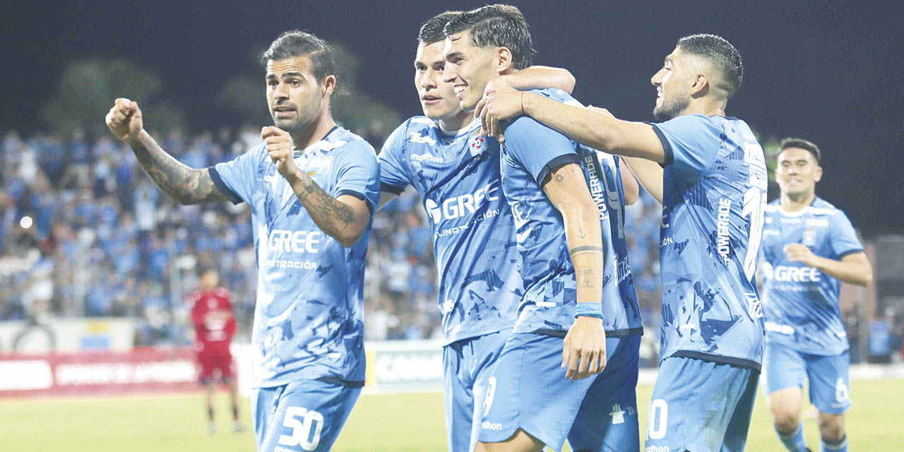 El festejo de los jugadores de Blooming.