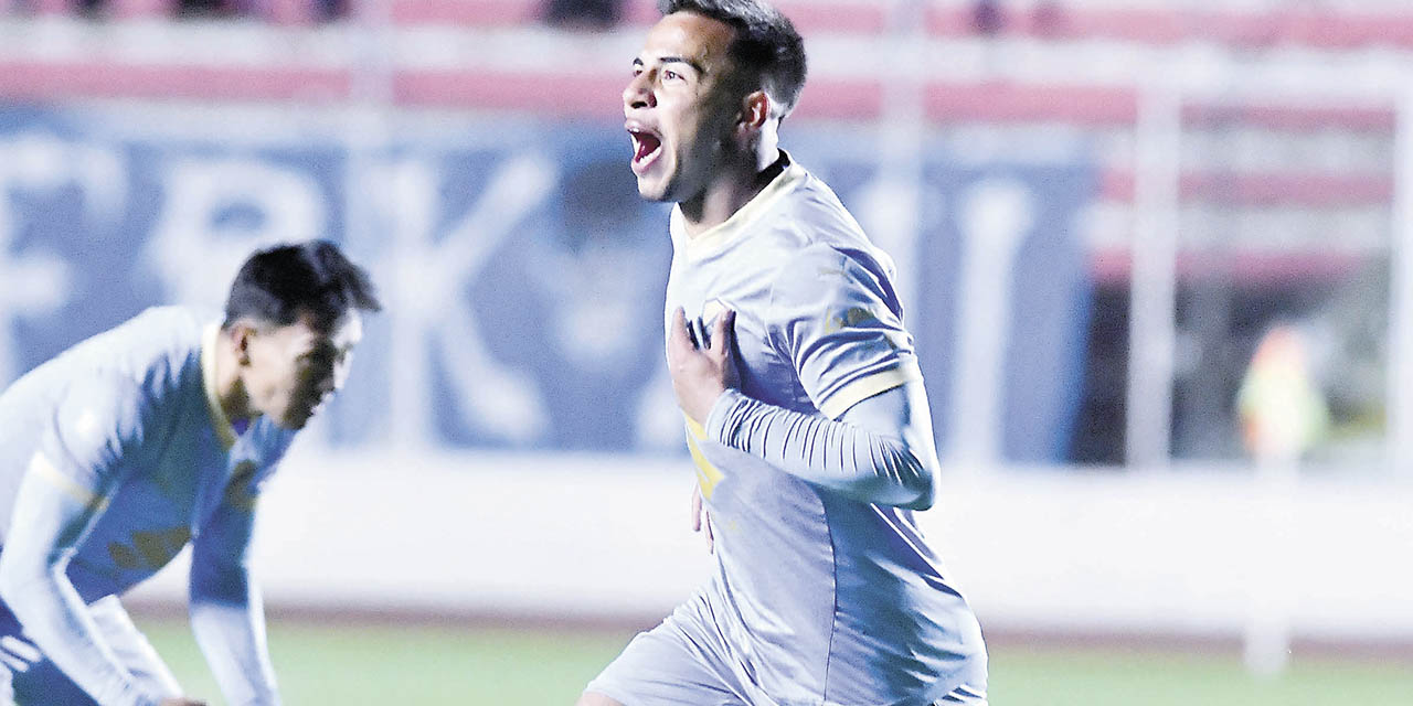 Robson grita su gol, el que le dio el triunfo a Bolívar.