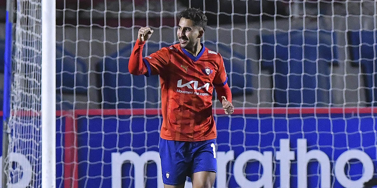 Fernando Barrón  grita su gol, el que le dio el triunfo a Wilstermann.