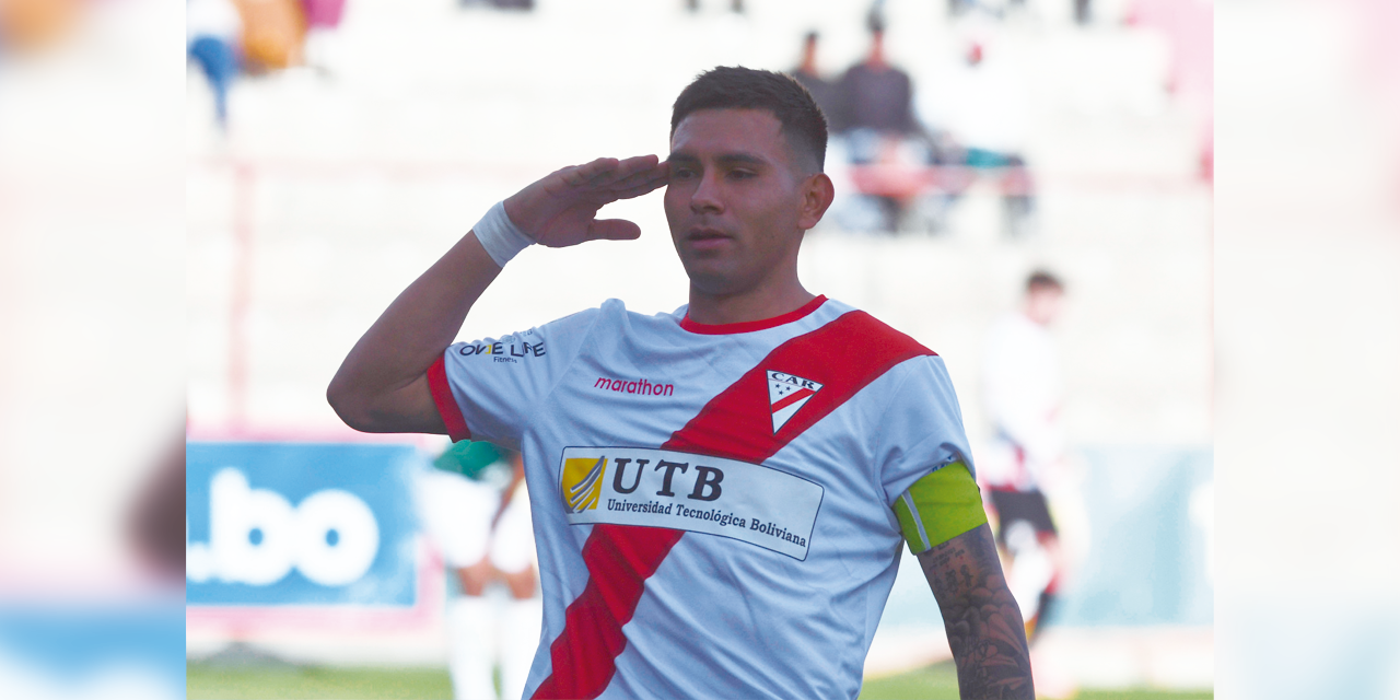Héctor Cuéllar celebra su gol y el triunfo del elenco millonario.