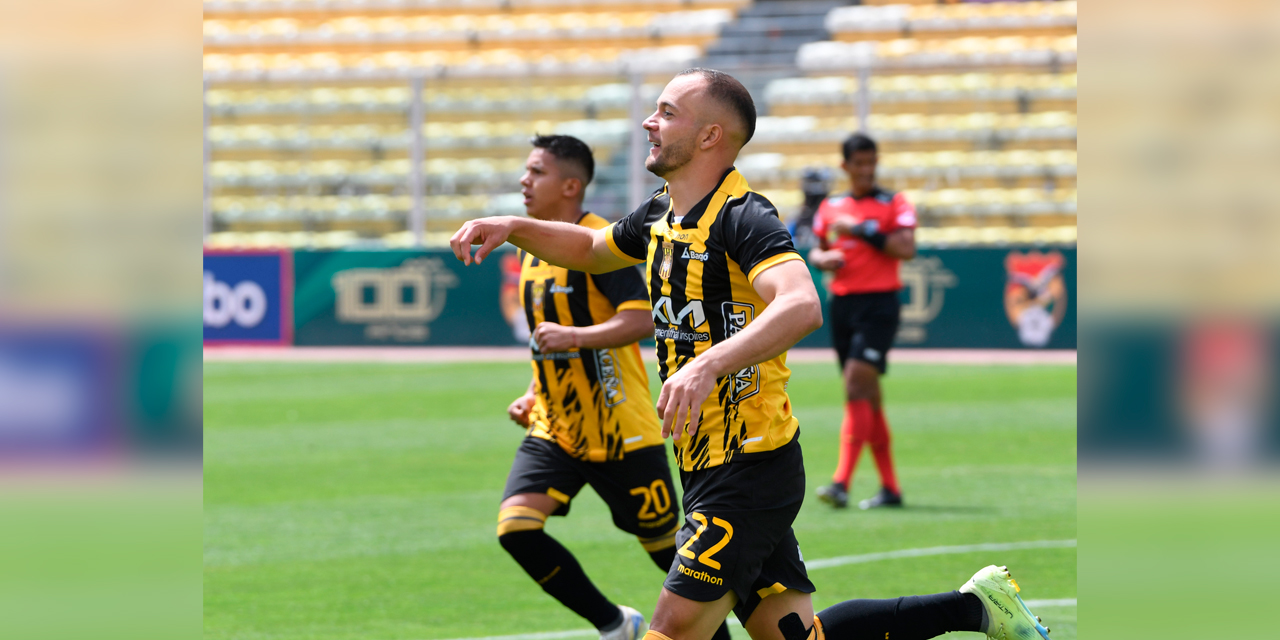 Juan Godoy celebra su gol, el que le dio el triunfo al Tigre.