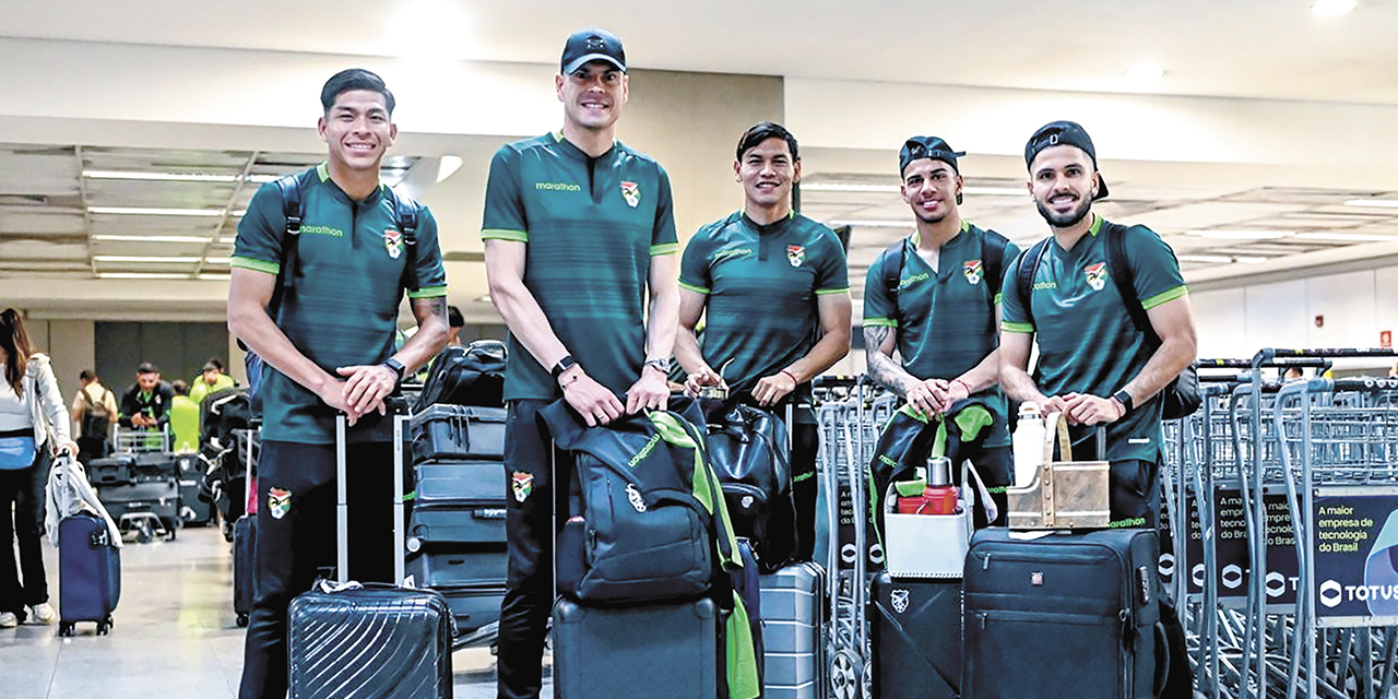 Los jugadores Vaca, Lampe, Sagredo, Matheus y Melgar antes del viaje con la Verde.