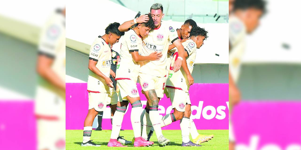 Jugadores de la ‘U’ de Vinto festejan el triunfo ante ABB.