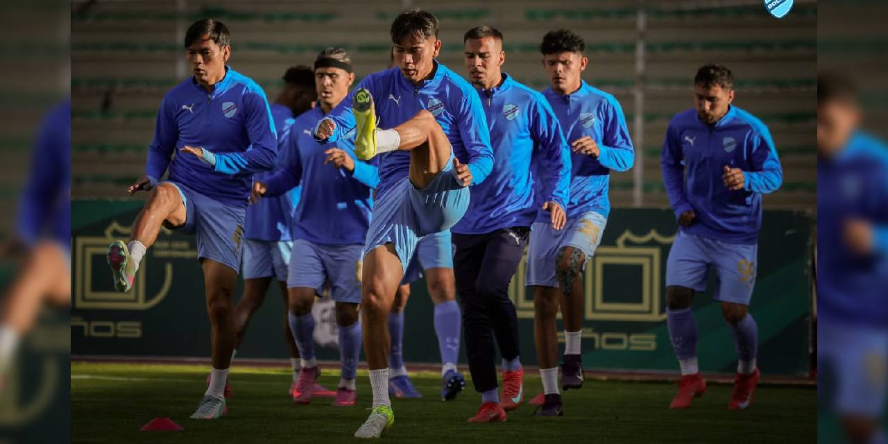 Jugadores del equipo celeste en plena tarea de preparación.
