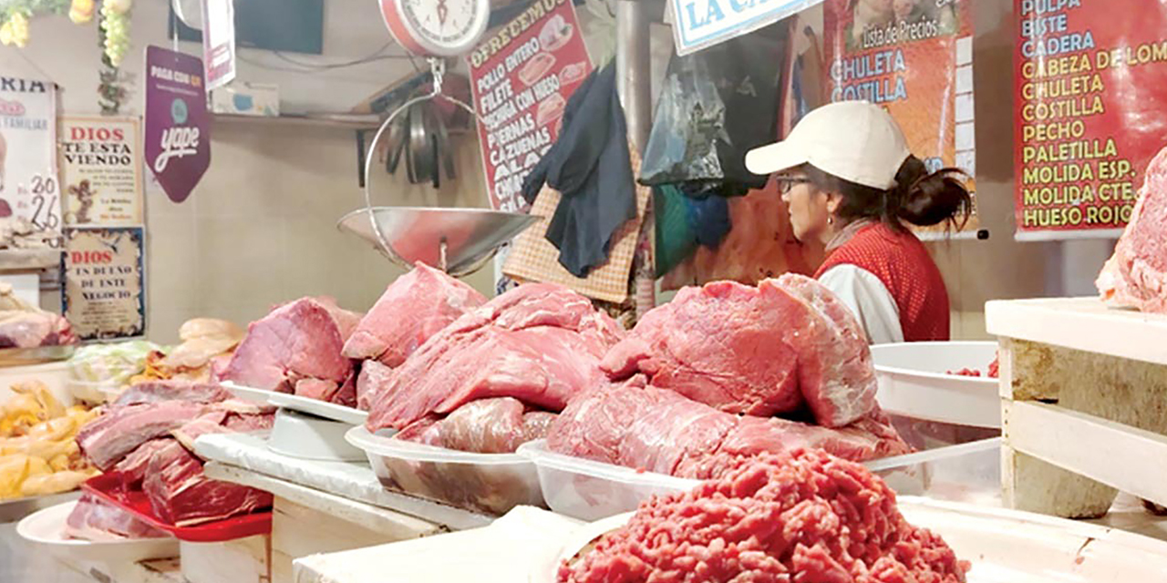 Los trabajadores del sector cárnico denunciaron incremento en el precio de la carne de res en los mercados.  