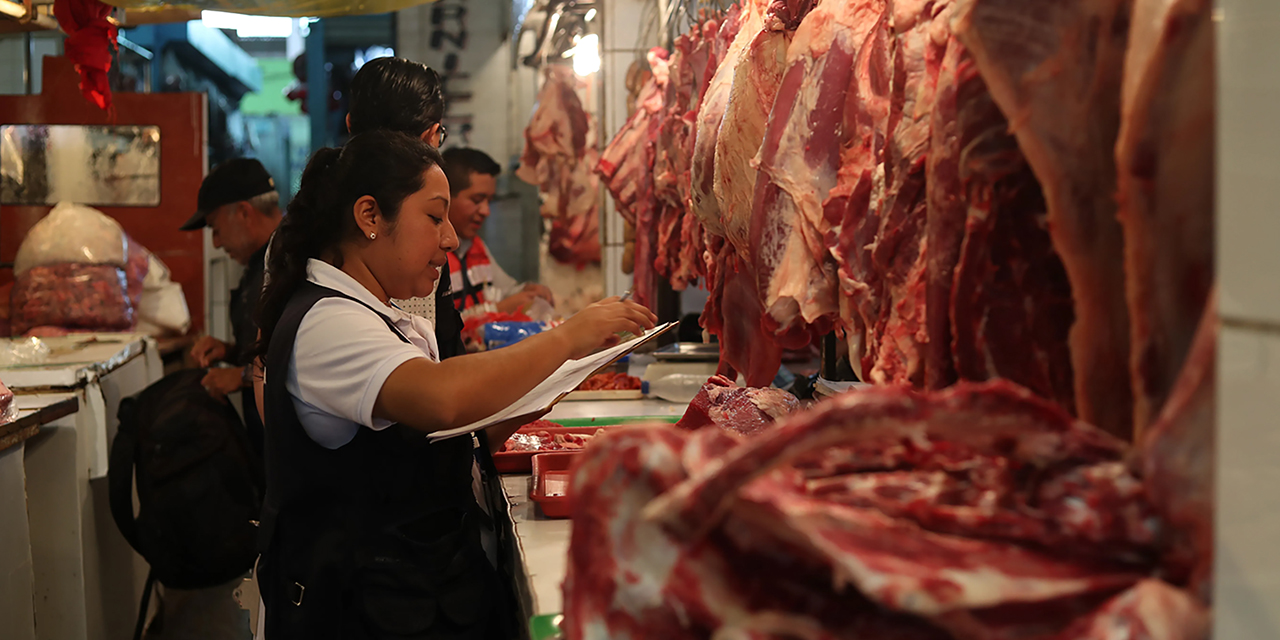 Ejecutivo revela que los ganaderos pactan con contrabandistas para subir el precio de la carne 