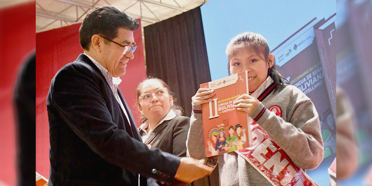 Educación presenta el II Diccionario de Lengua de Señas para fortalecer la educación inclusiva