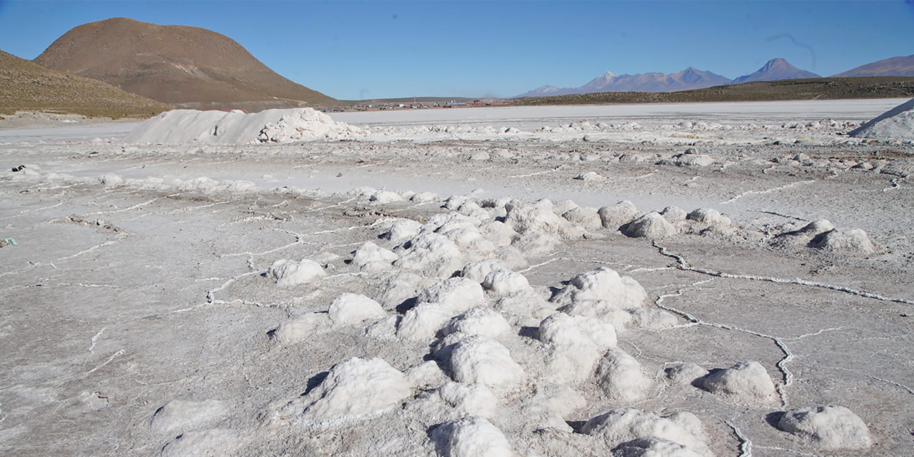 YLB socializa los convenios sobre recursos evaporíticos del salar de Coipasa en Oruro