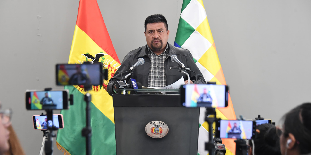 El ministro de Desarrollo Rural y Tierras, Yamil Flores, en conferencia de prensa. Foto: Vice Com.