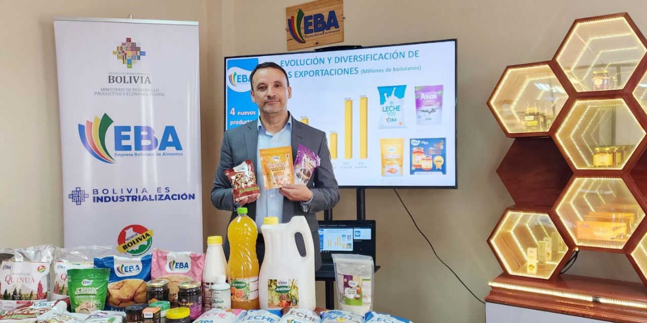 El gerente de EBA, Javier Freire, muestra algunos productos de la empresa.