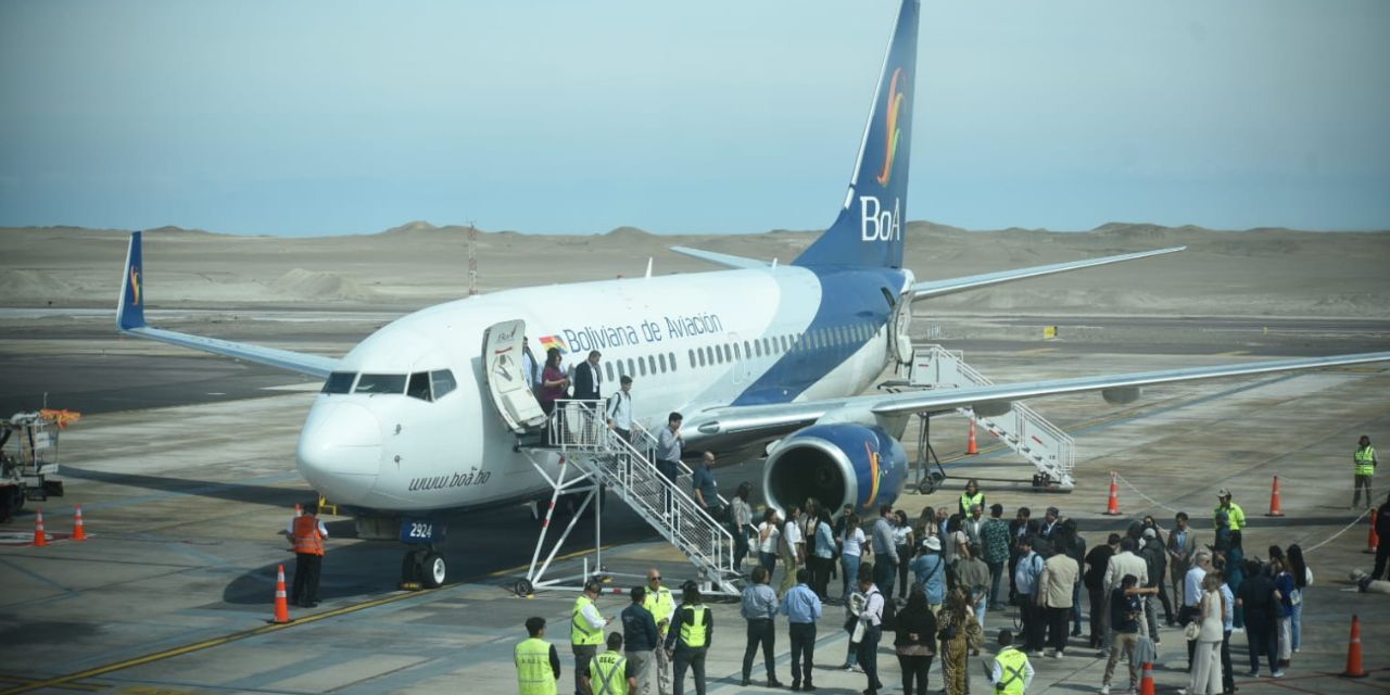 Abordaje al avión de BoA, en el vuelo inaugural hacia Chile.