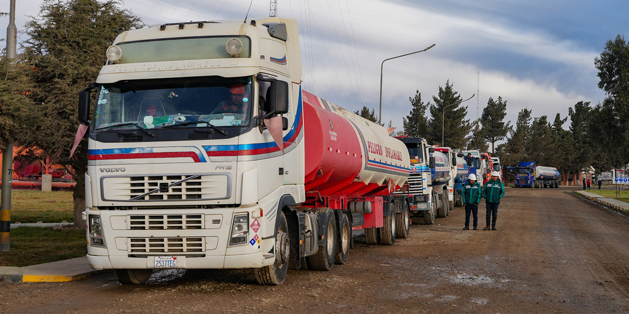 YPFB despacha 14.800 m3 de carburantes para regularizar abastecimiento en el país