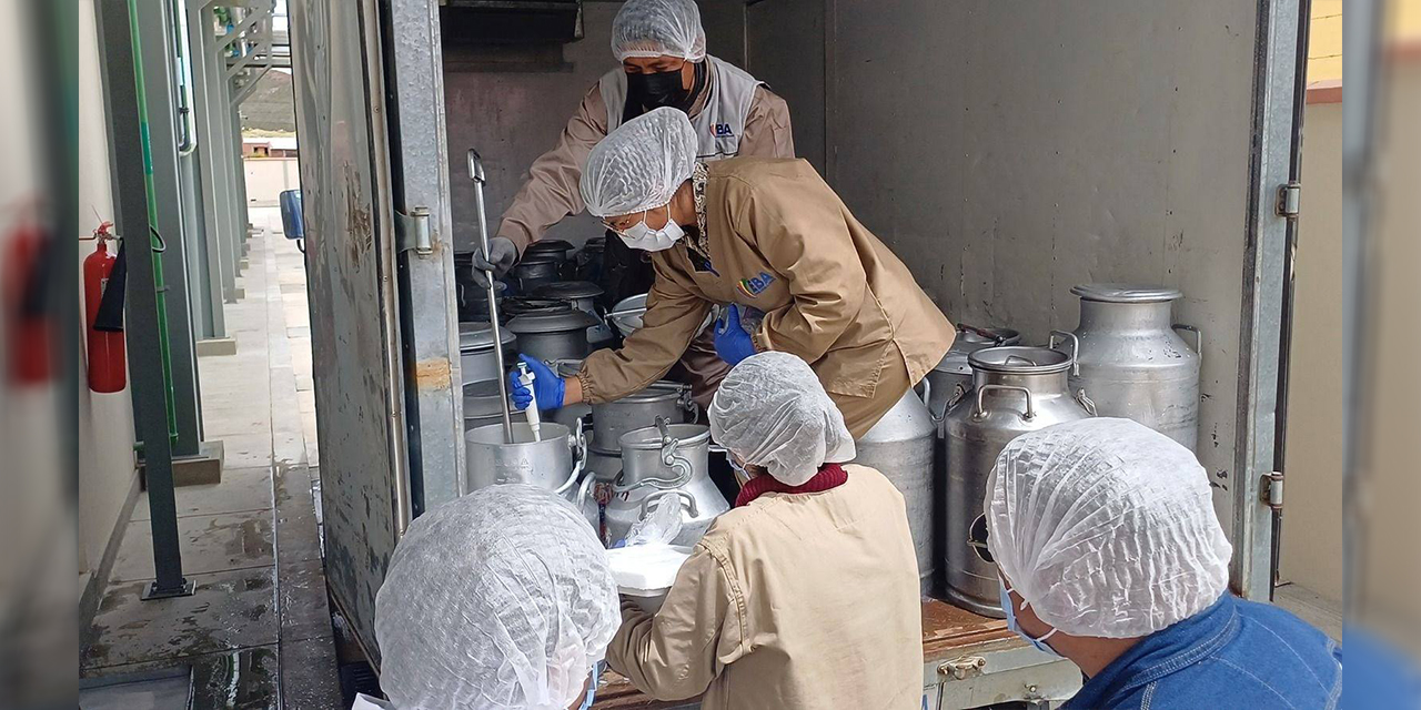 Confirman que tres empresas tienen la venia para exportar leche a Chile