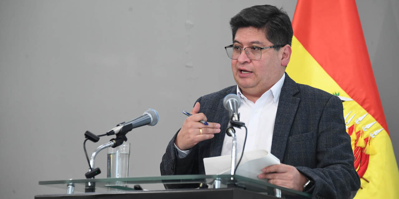 El ministro de Economía, Marcelo Montenegro, en conferencia de prensa. Foto: Vice Com.