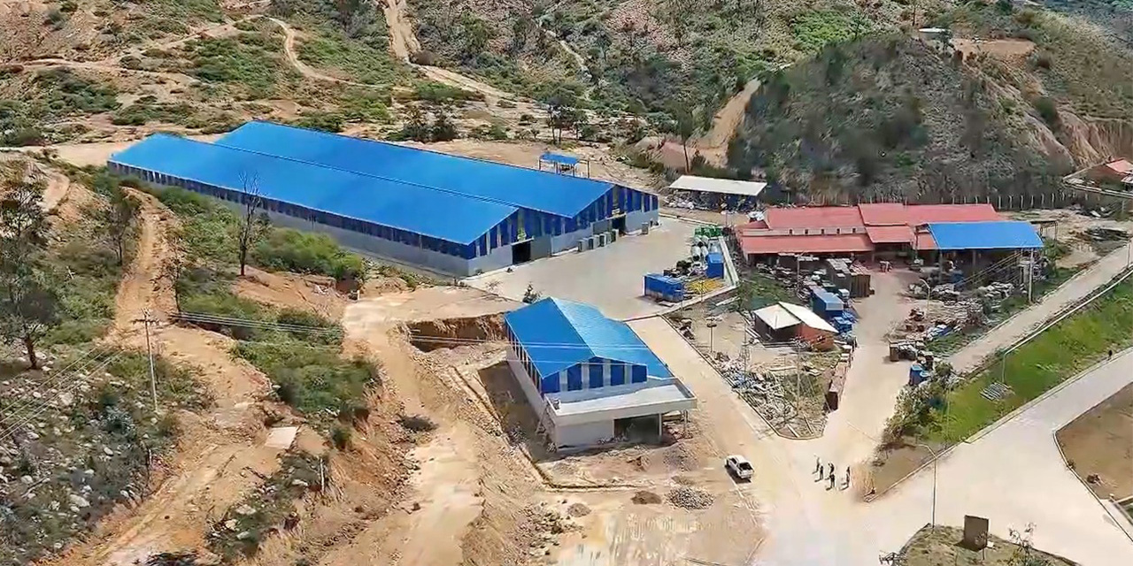 Destacan avance de 50% en la ampliación de la Planta de Envases de Vidrio en Chuquisaca