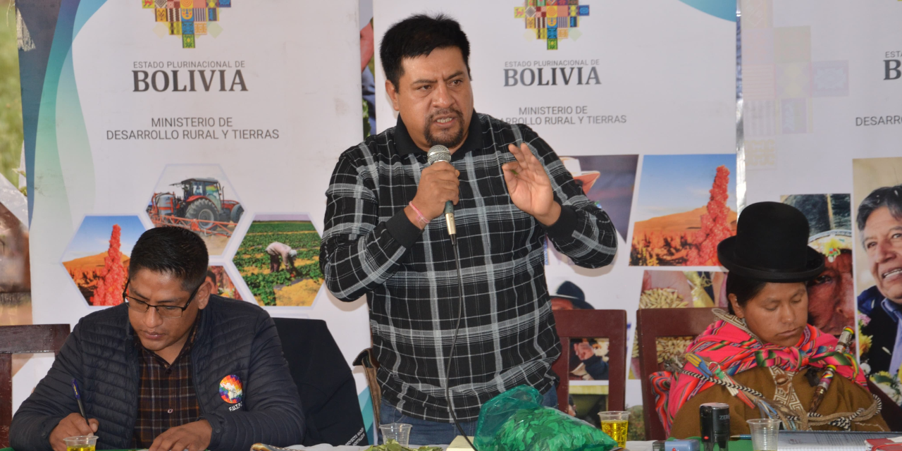 Ministro de Desarrollo Rural y Tierras, Yamil Flores.