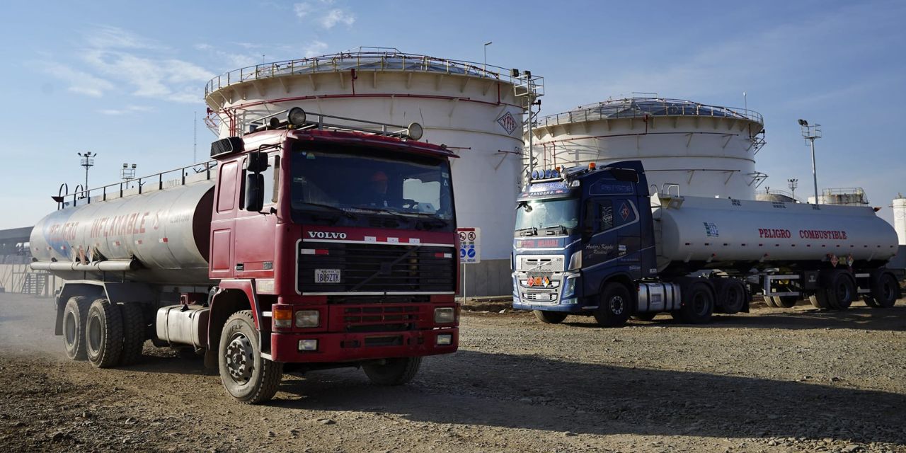 Paro de Aduana brasilera dificulta paso de cisternas con gasolina hacia Pando, YPFB y Consulado gestionan tránsito