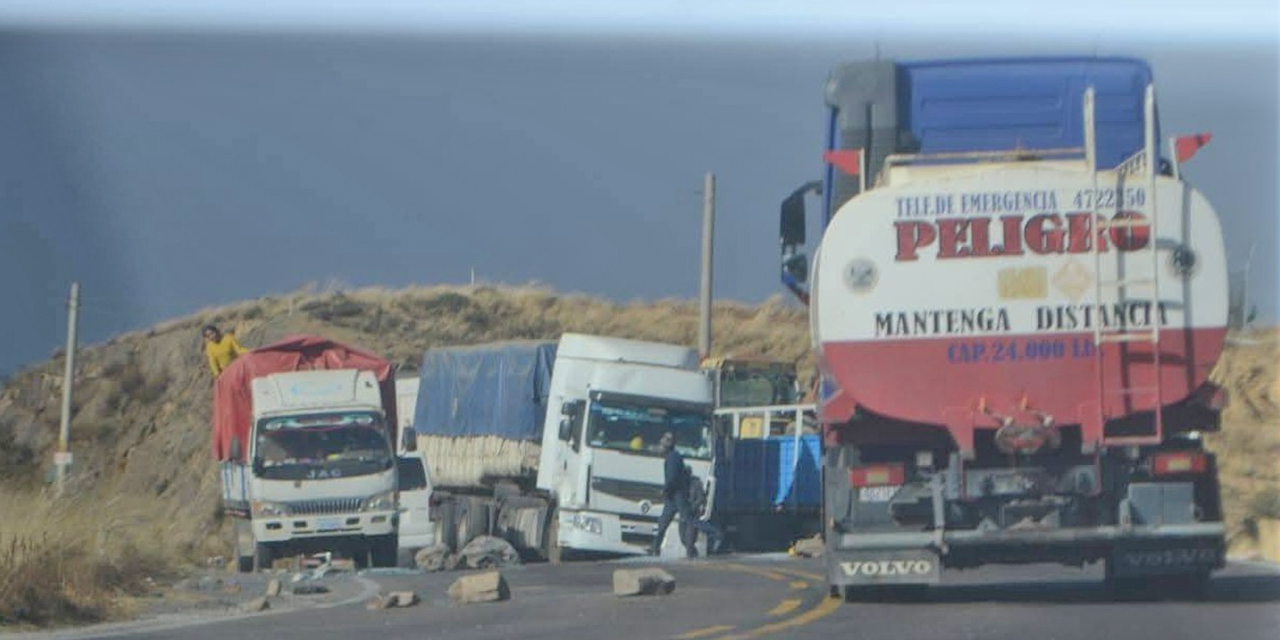 Liberan la vía antigua entre Santa Cruz y Cochabamba de los bloqueos evistas