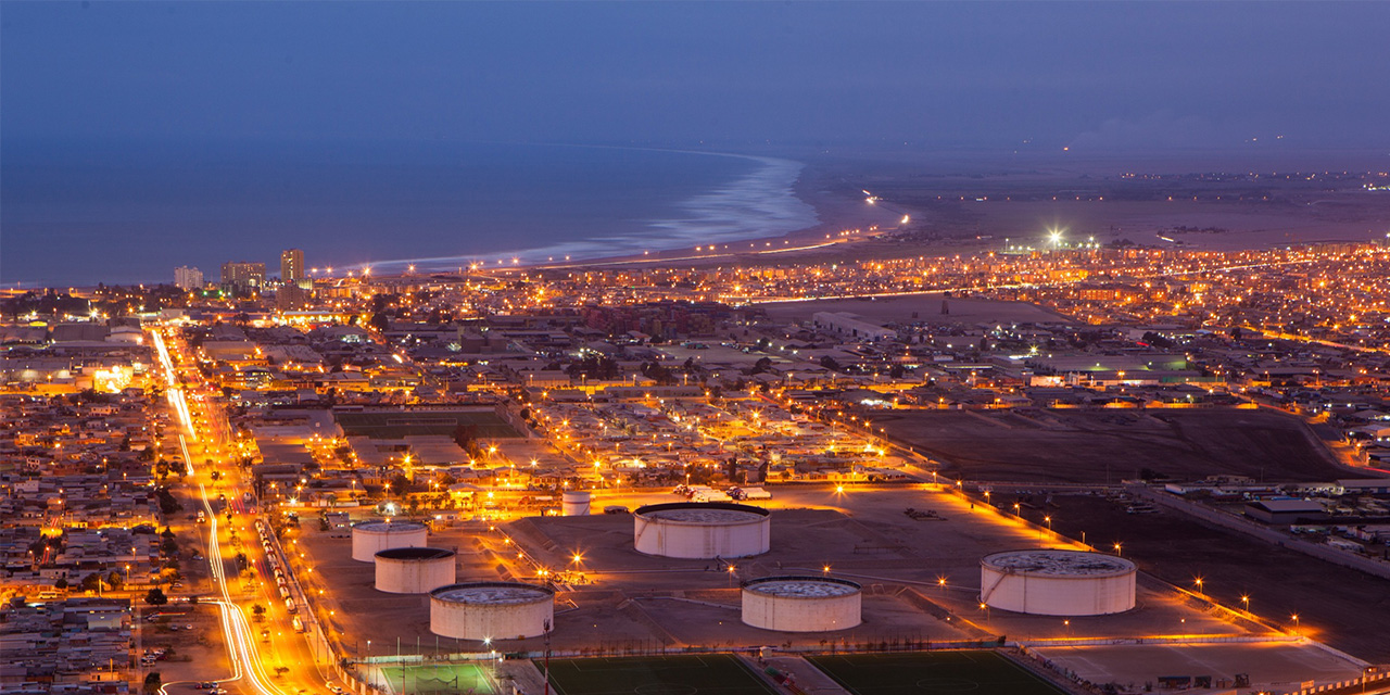 YPFB descarga en Arica 41 millones de litros de gasolina para todo el país