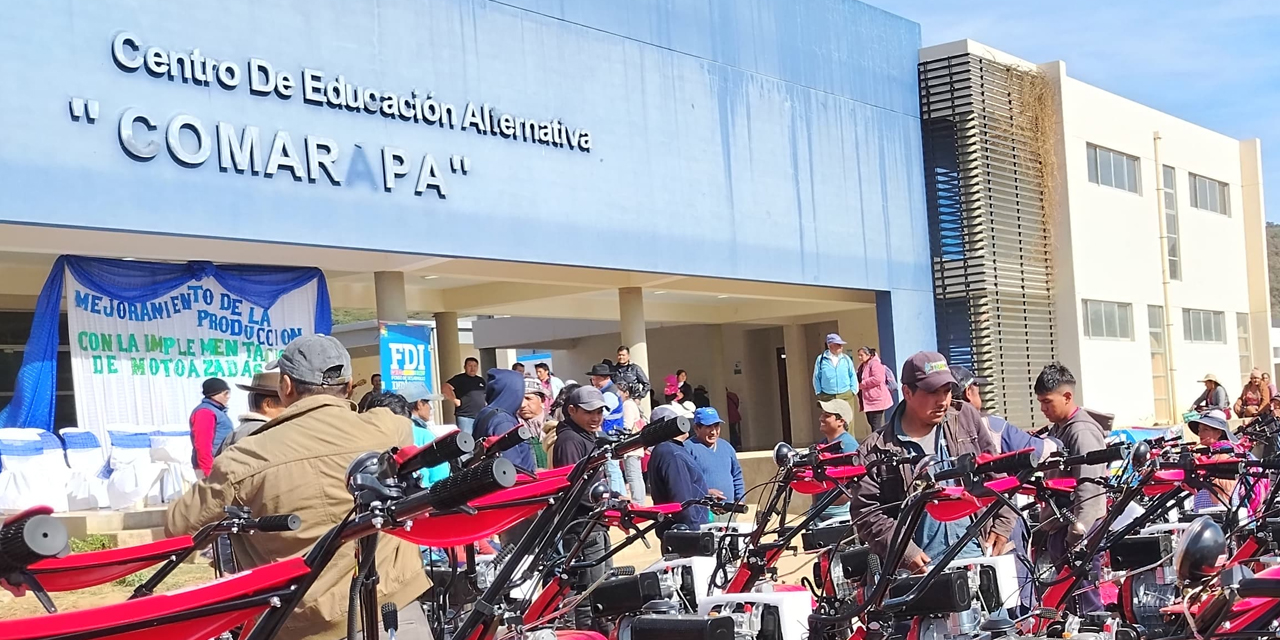 En Comarapa entregan 259 motoazadas a comunarios de siete comunidades