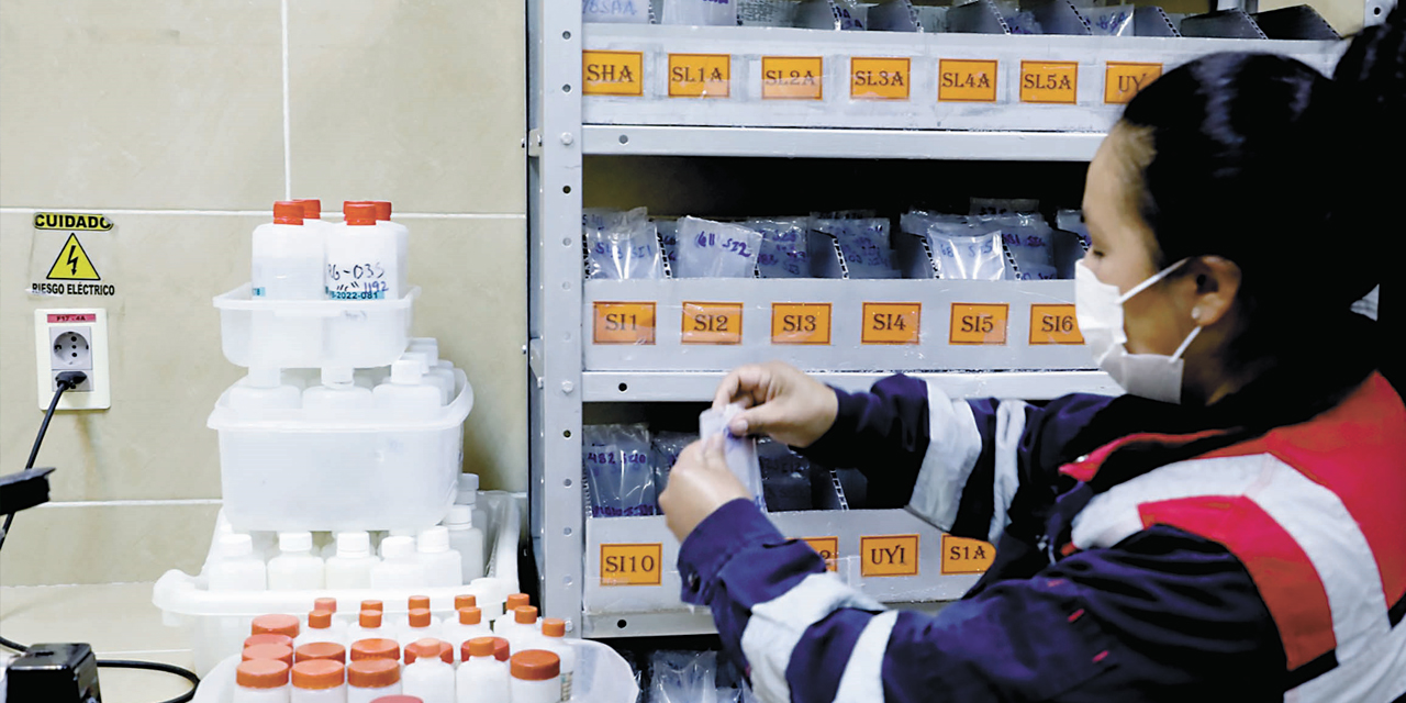 Las actividades en el laboratorio de YLB.