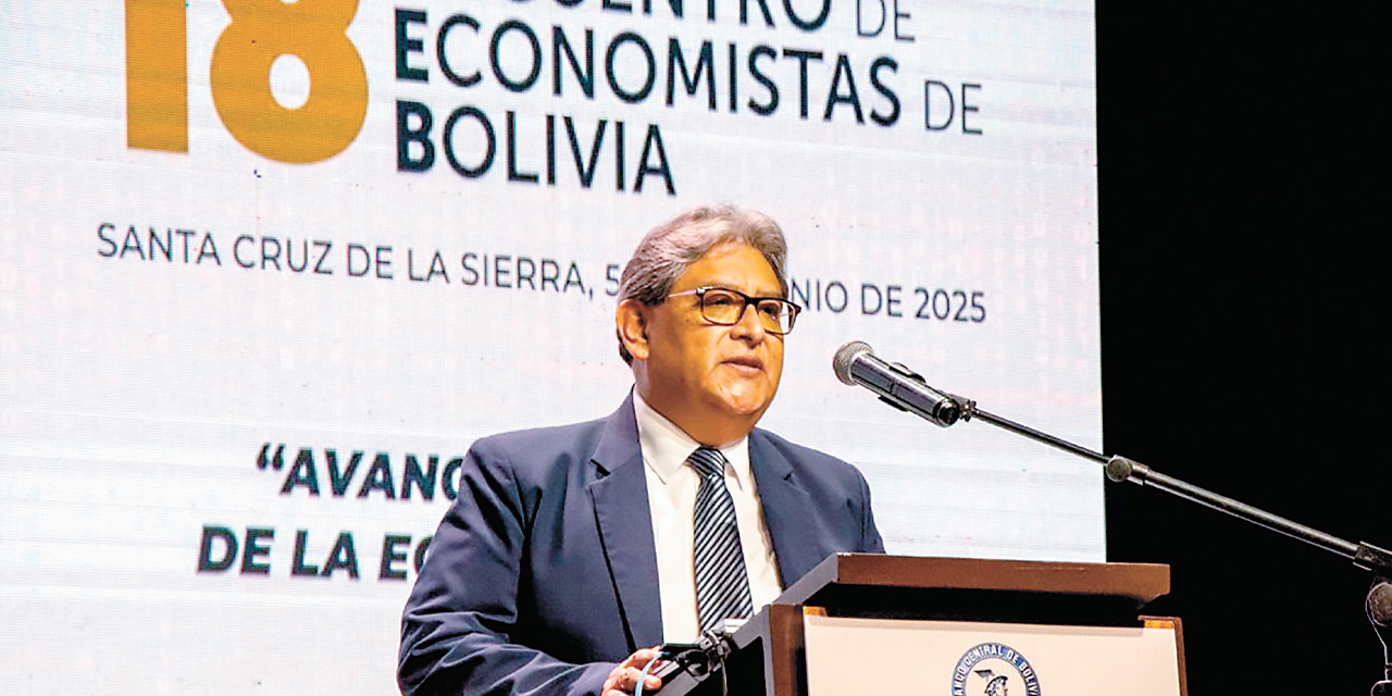 El presidente del BCB, Edwin Rojas, en la inauguración del evento.