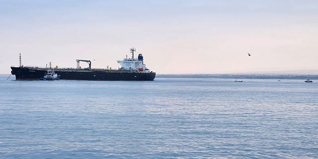 Estatal YPFB descargará tres buques de combustible en el puerto de Arica